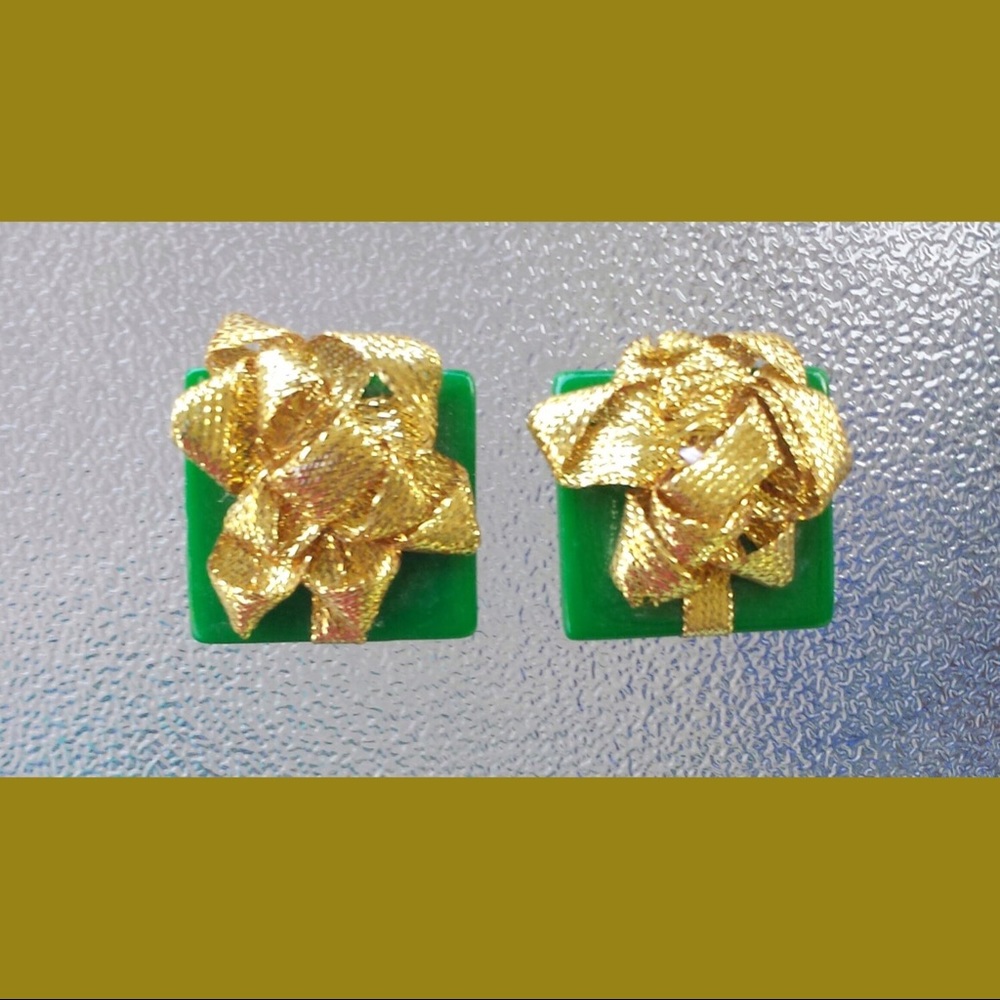 VTG Green Gift Wrapped Presents w/ Gold Bows Clip On BLING Earrings